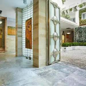 Palazzo Beltrade By Halldis شقة ميلان