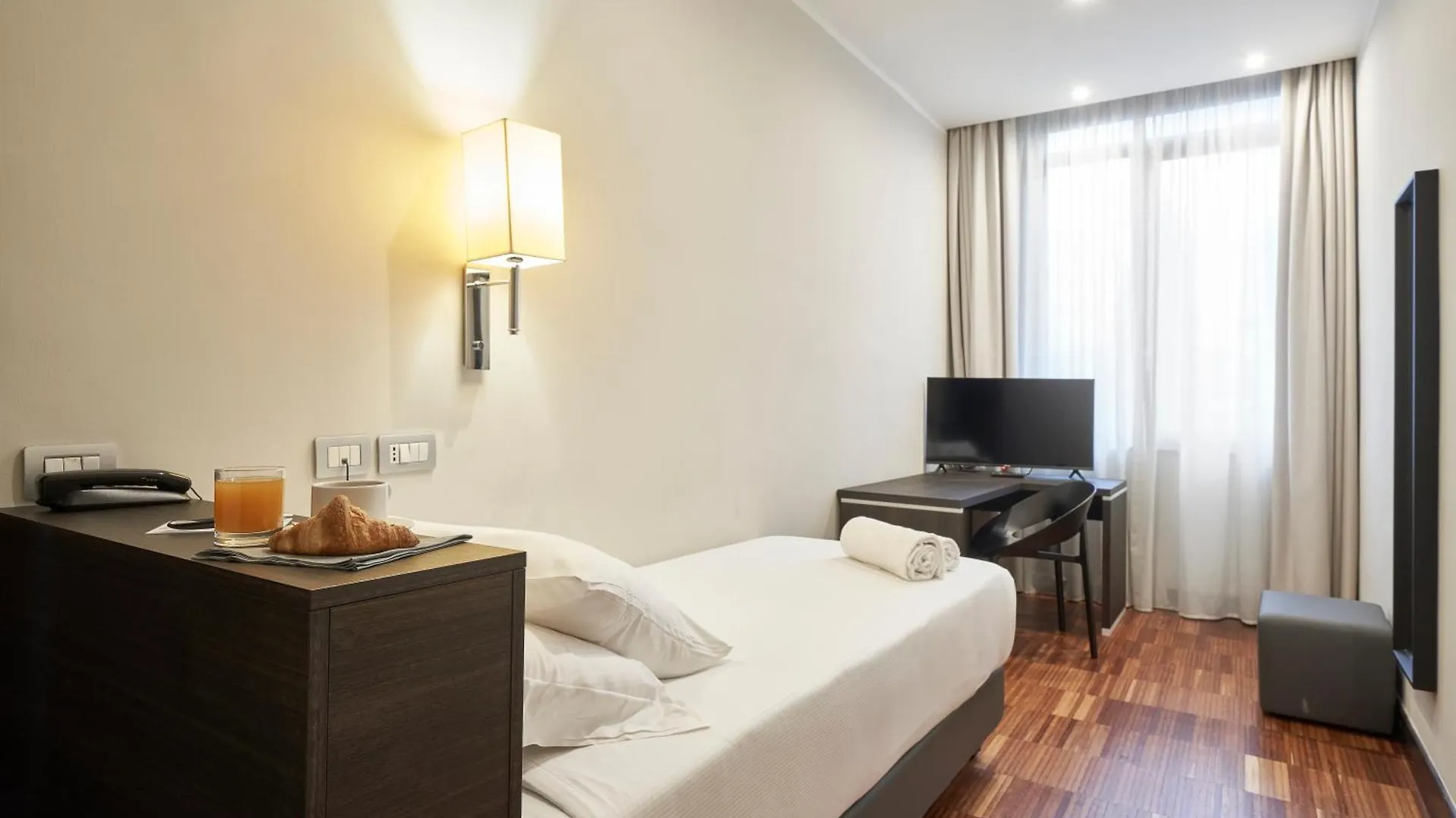 Hotel Leonardo Da Vinci Firenze 4*,